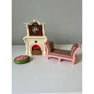 Fisher-Price Loving Family Dollhouse 2-in-1 Seasonal Room Holiday Fireplace